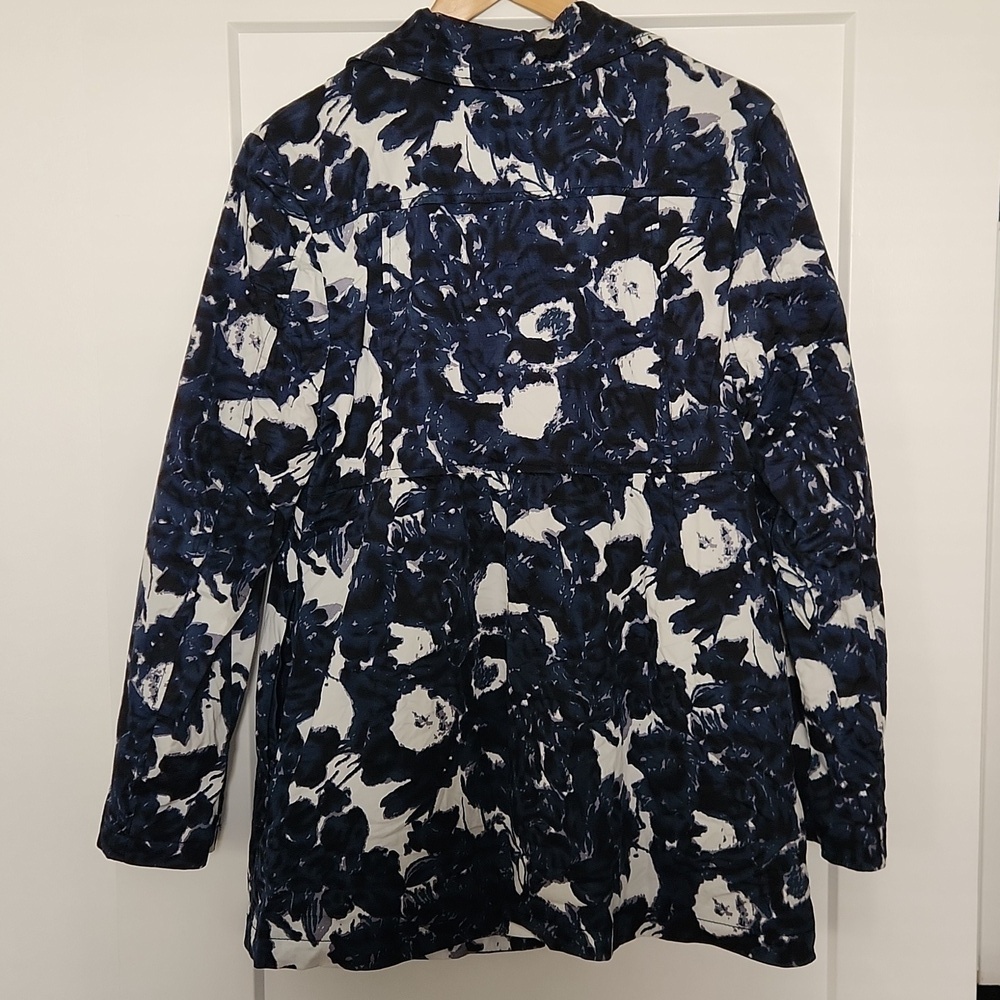 Floral Button Down Lightweight Jacket - Picture 6 of 7